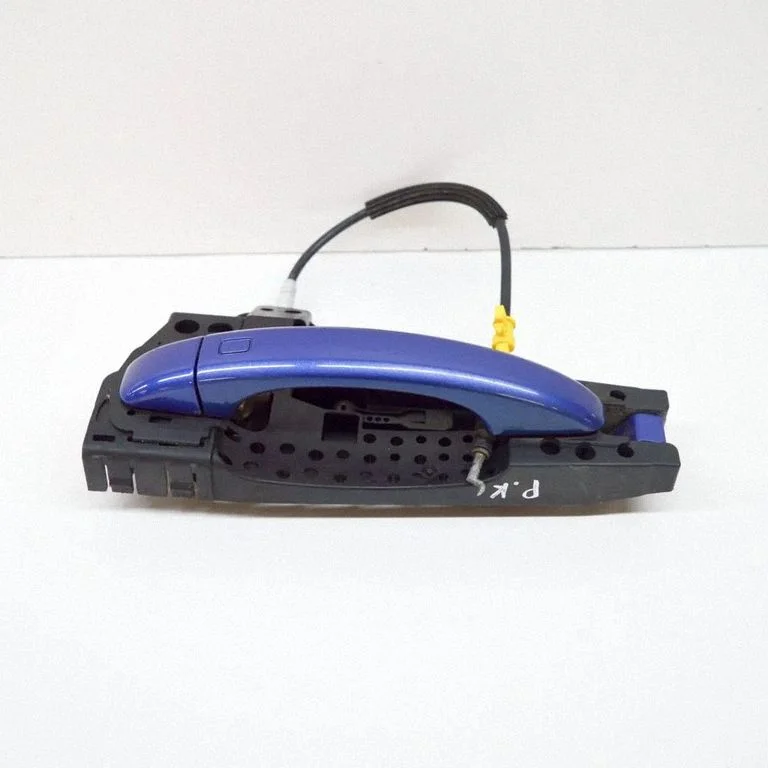 Esiukse välimine käepide 8T0837885B