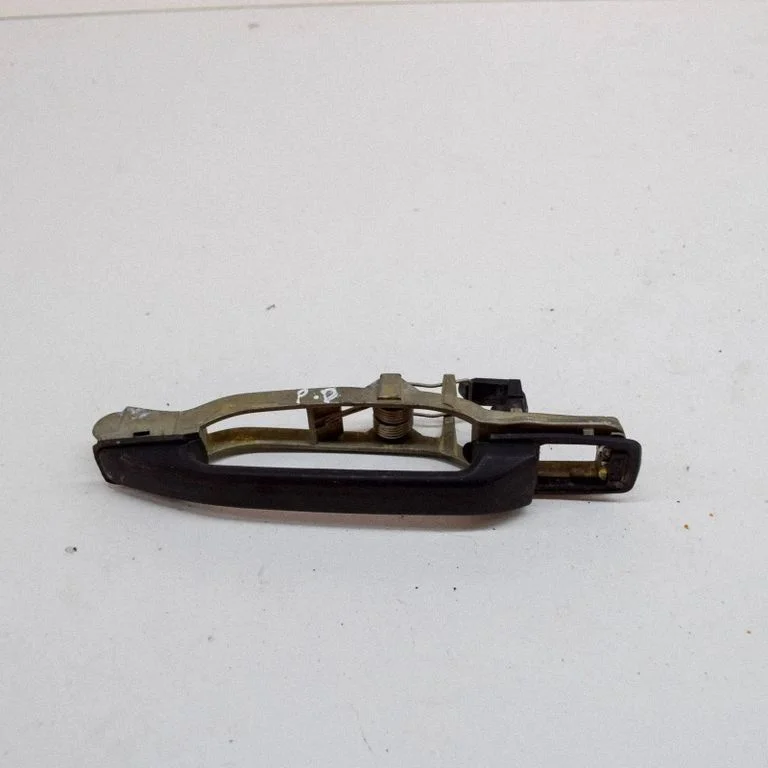 Front door exterior handle – front right