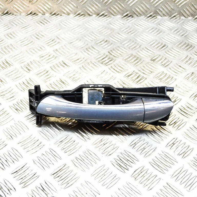 Front door exterior handle – front left