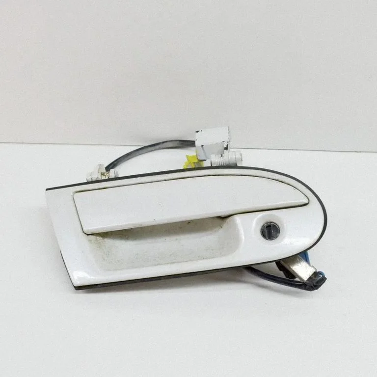 Front door exterior handle – front right