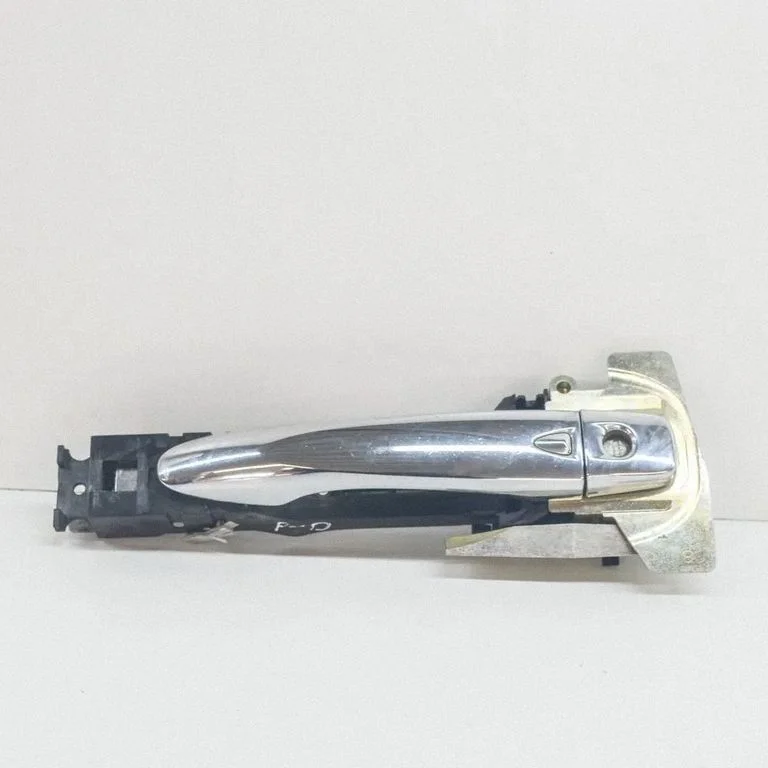 Front door exterior handle – front right