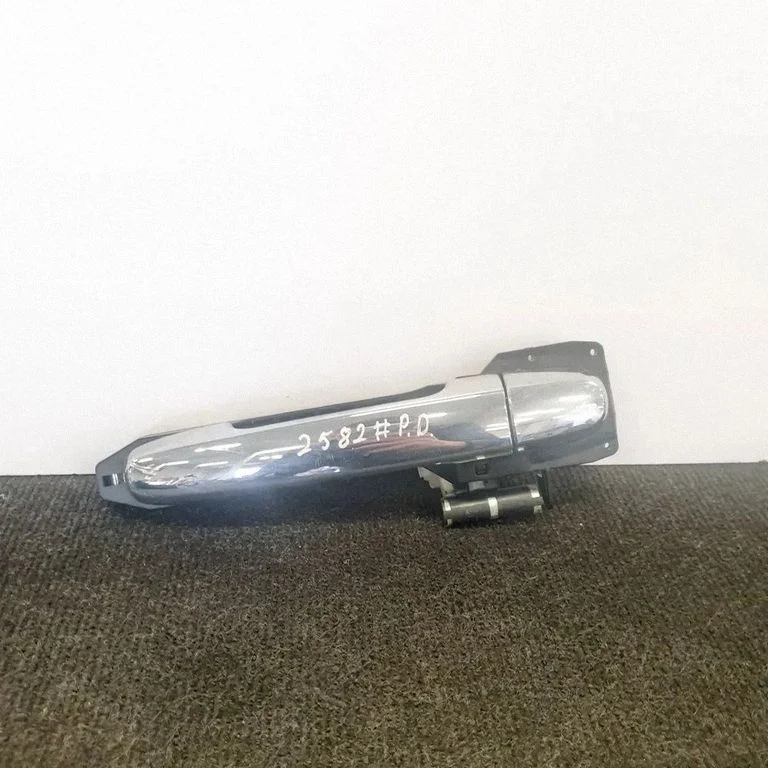 Front door exterior handle – front right