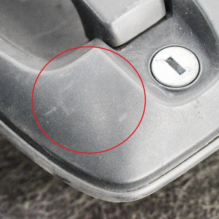 Ārējais atvēršanas rokturis – priekšējā labā