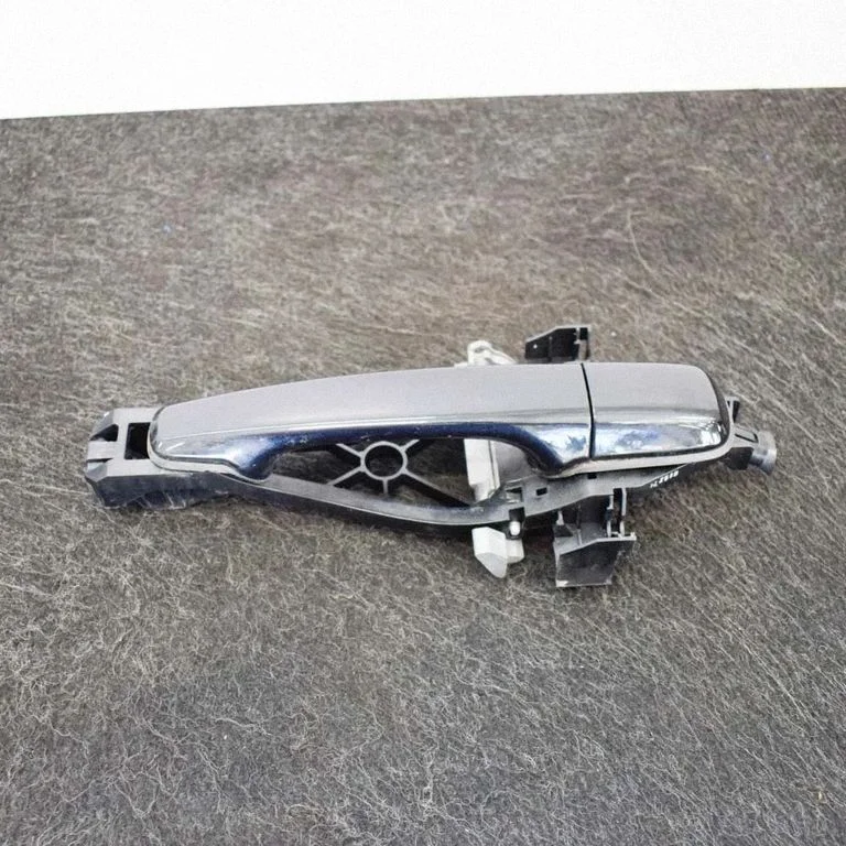 Front door exterior handle – front left