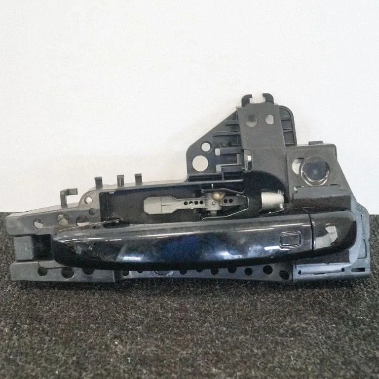 Front door exterior handle 8U0837886