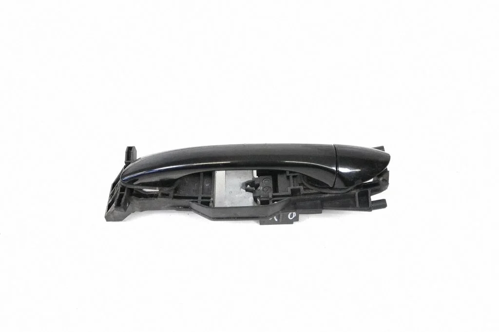 Front door exterior handle – front left