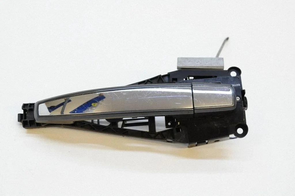 Front door exterior handle – front left