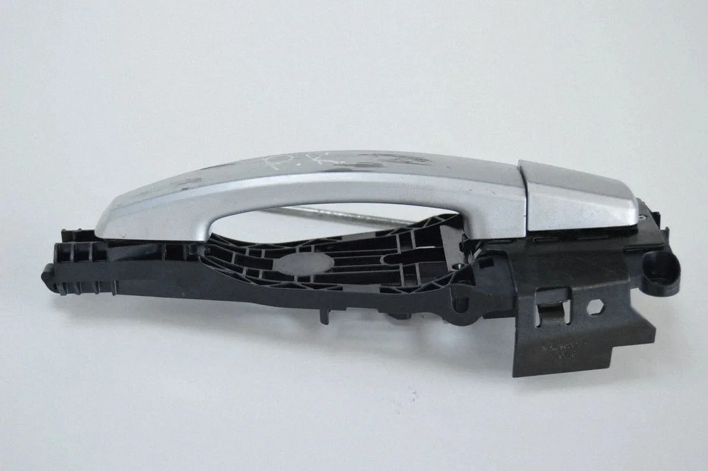 Front door exterior handle – front left