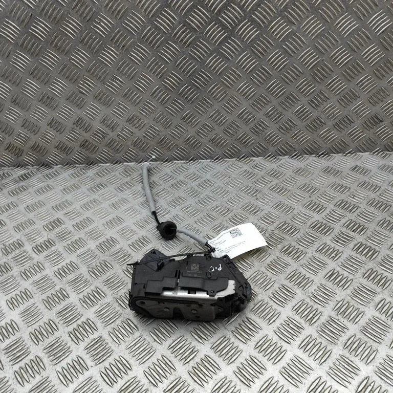 Front door lock 5TB837016D