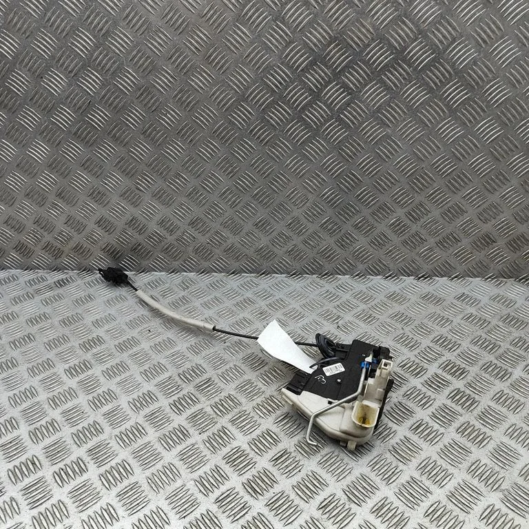 Priekšējo durvju slēdzene 81320D4080IBE
