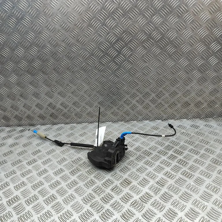 Priekšējo durvju slēdzene 36000226M01