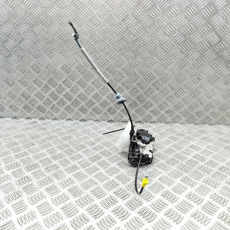 Priekšējo durvju slēdzene 31349895