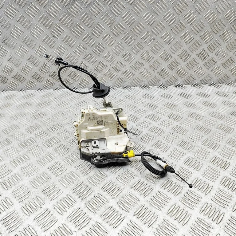 Front door lock 8J1837016F