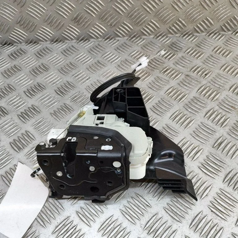 Front door lock 8J2837016E
