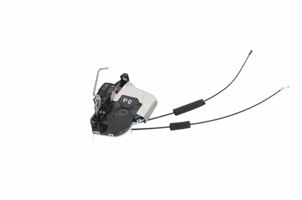 Priekšējo durvju slēdzene T8312110