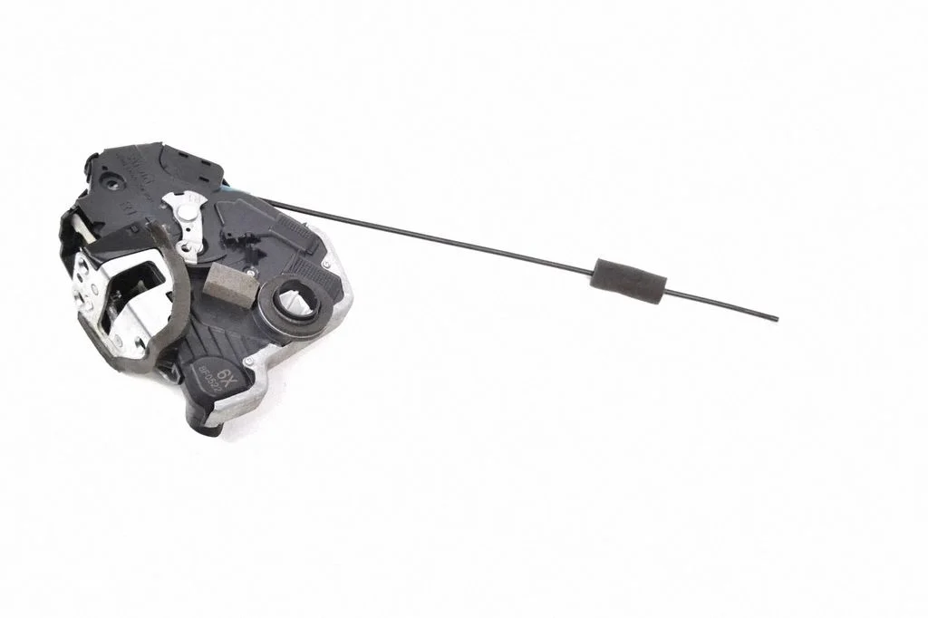 Front door lock 8F0522