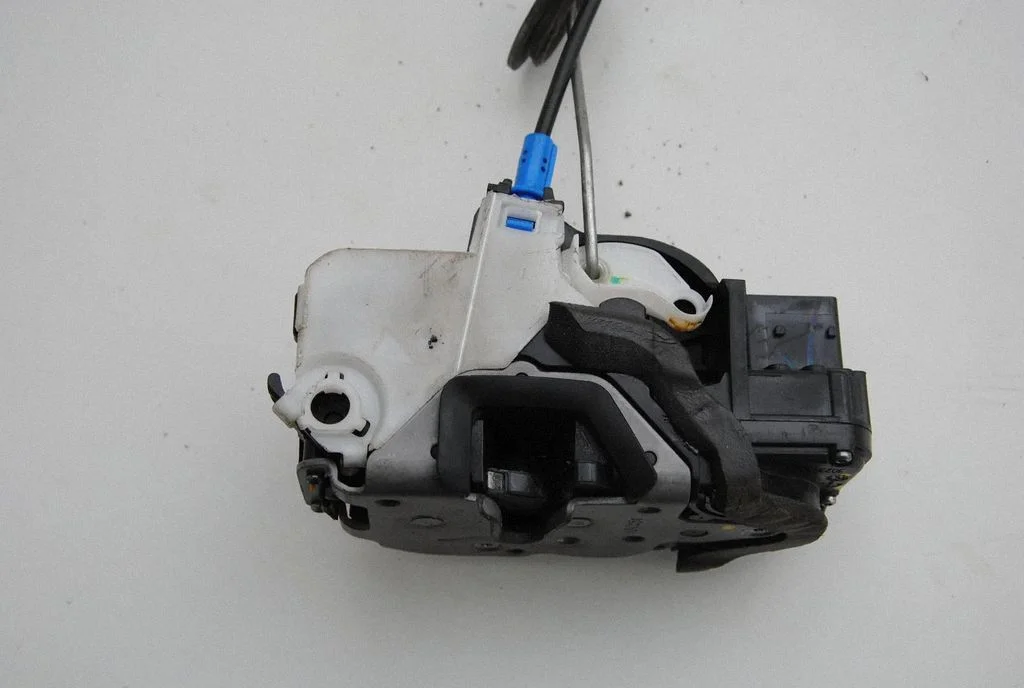 Front door lock – Opel Astra H (2004-2012)