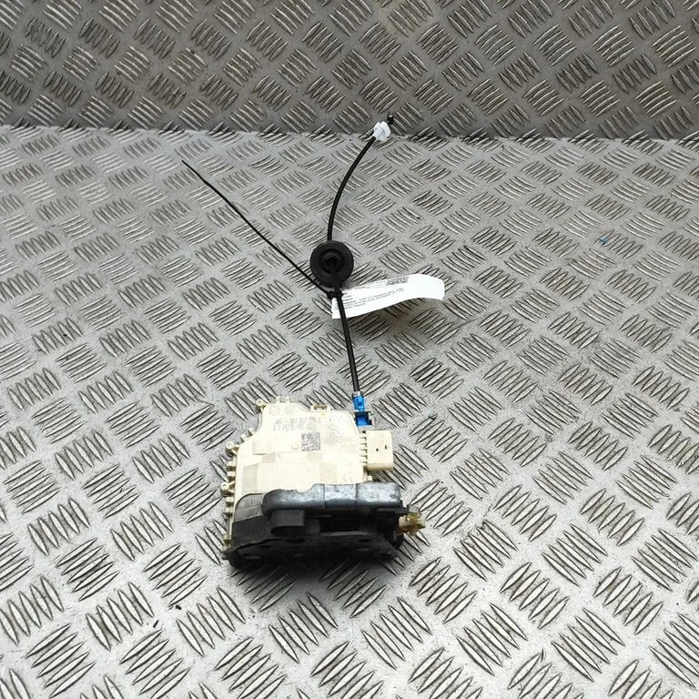 Front door lock 8X1837016
