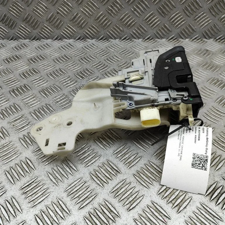 Priekšējo durvju slēdzene 811837016B
