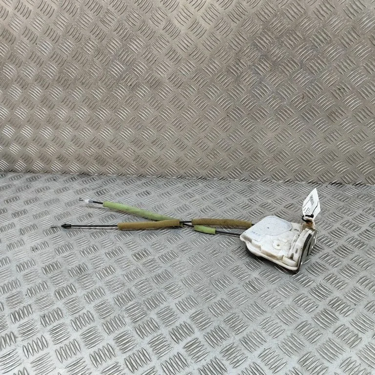 Zamek drzwi przednich GHR158310A