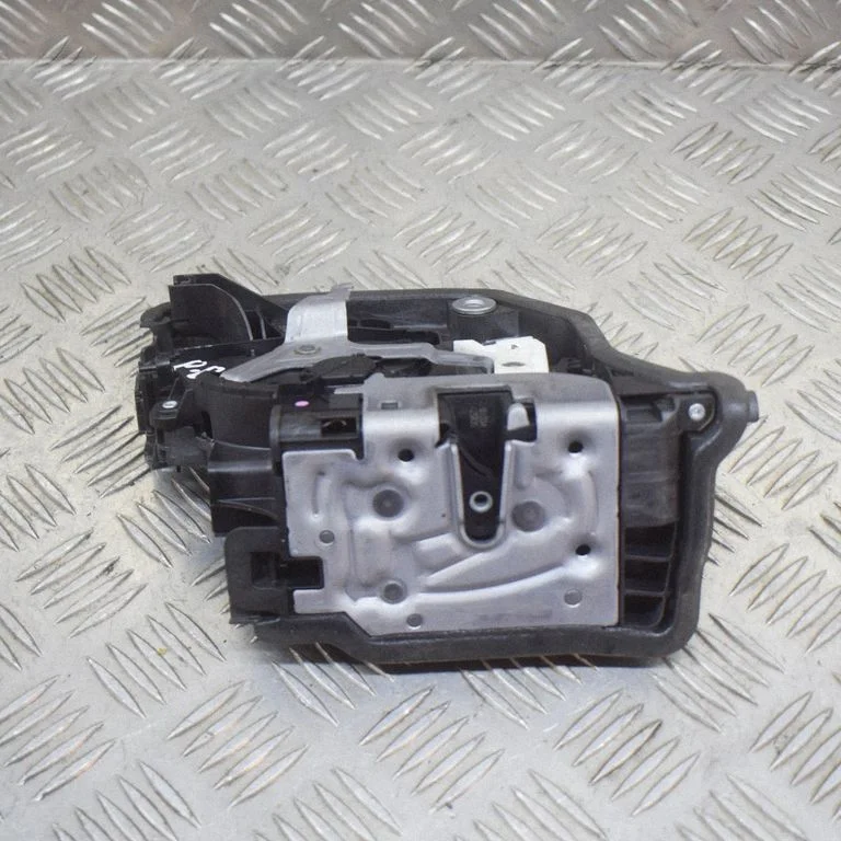 Front door lock – BMW X1 F48 F49 (2015-2022)