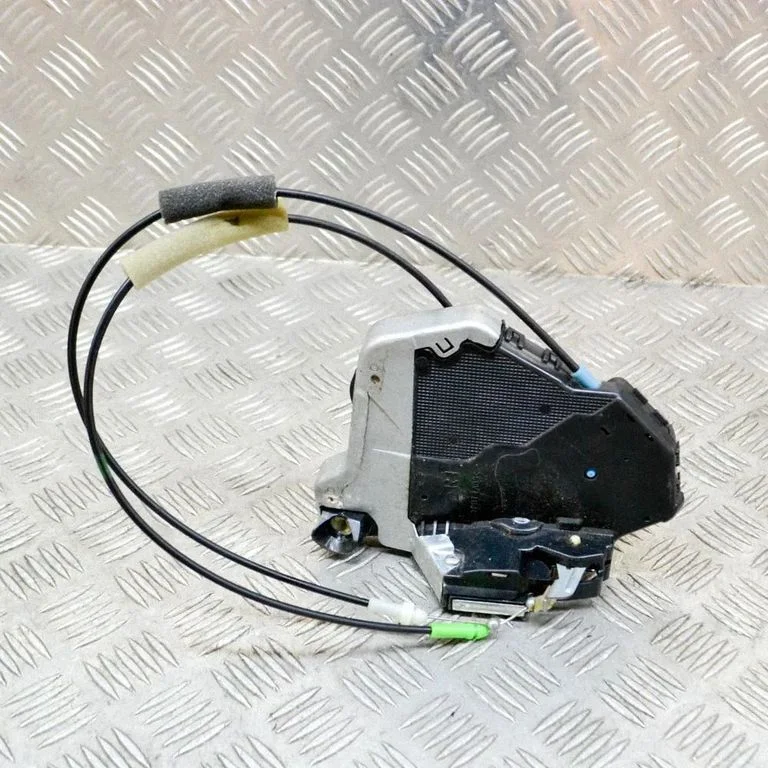 Priekšējo durvju slēdzene Q6610519