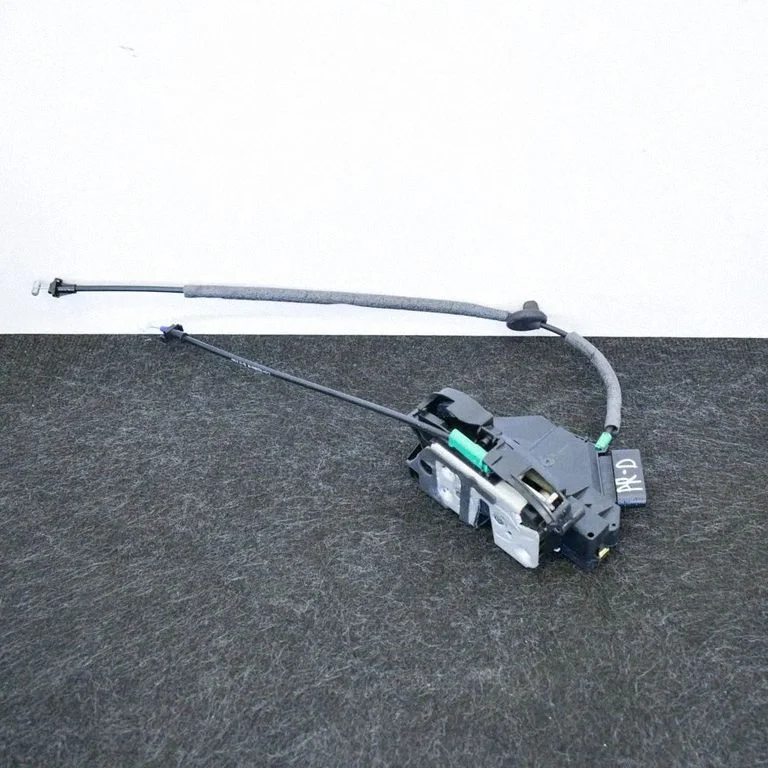 Priekšējo durvju slēdzene BM5AA21812CF