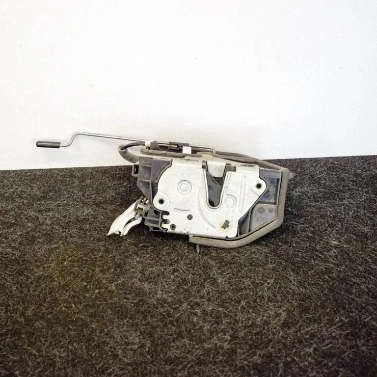 Esiukse lukk – BMW 5-seeria E60 E61 (2004-2010)