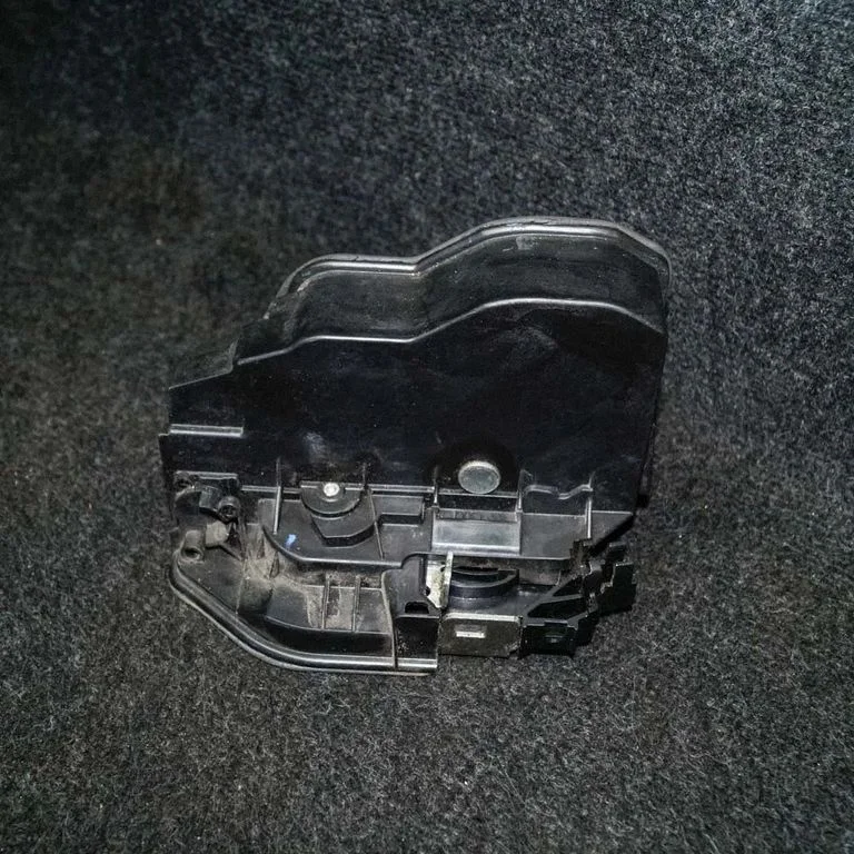 Priekšējo durvju slēdzene – Mercedes-Benz E klase W213 (2016-)