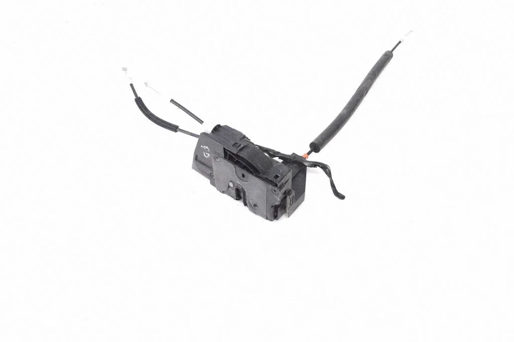 Priekšējo durvju slēdzene HX73203A28EA