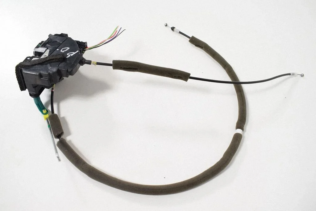 Esiukse lukk – Nissan Note (E11) (2006-2014), parem