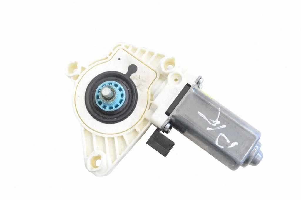 Priekšējā loga pacēlāja motoriņš 5Q4959801B