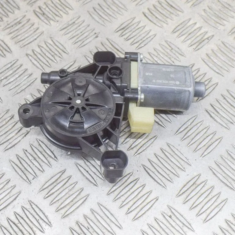 Front door window regulator motor S850202100 – Audi RS3 (2015-2019)