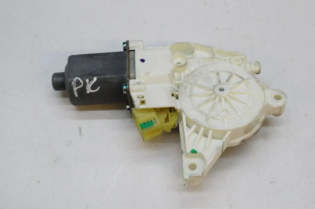 Priekšējā loga pacēlāja motoriņš A2518200742