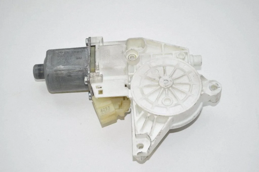 Front door window regulator motor – Mercedes-Benz C-Class AMG W204 (2007-2014)