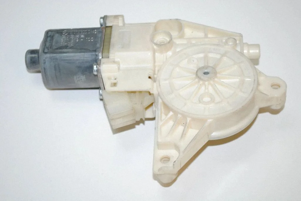 Front door window regulator motor – Mercedes-Benz C-Class AMG W204 (2007-2014)
