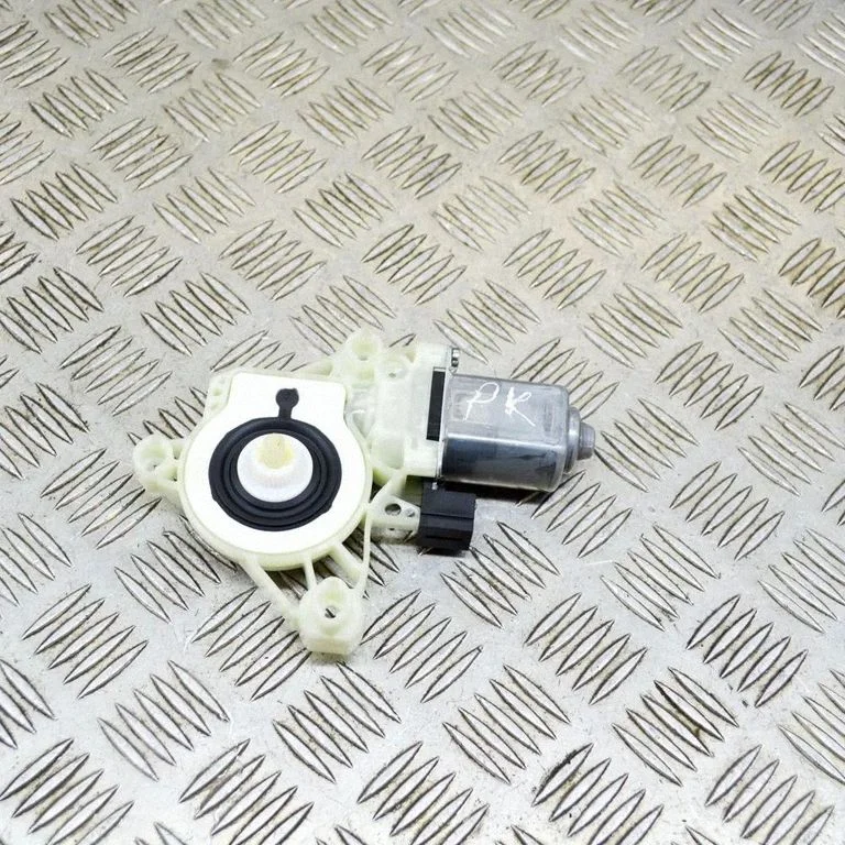 Priekšējā loga pacēlāja motoriņš 4K0959811A