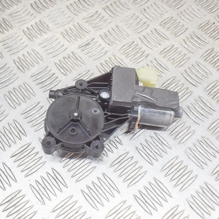 Priekšējā loga pacēlāja motoriņš E840368008A