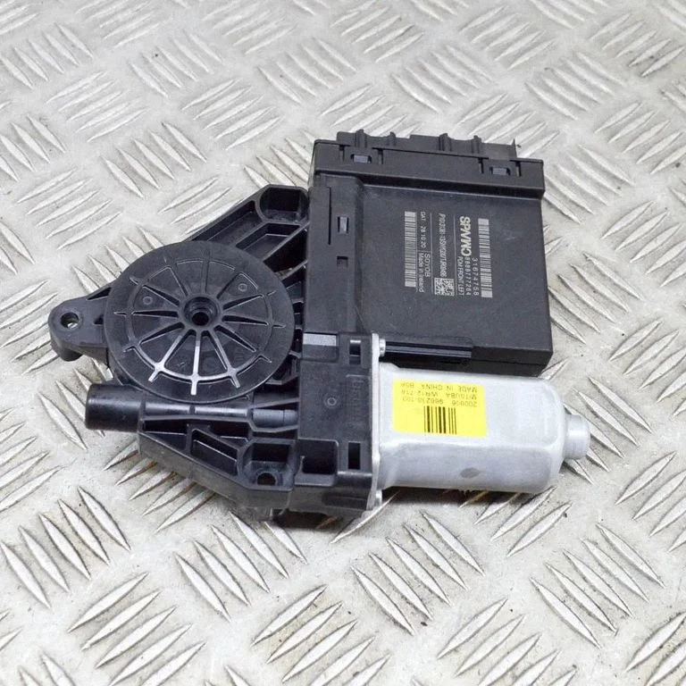 Priekšējā loga pacēlāja motoriņš WR12718