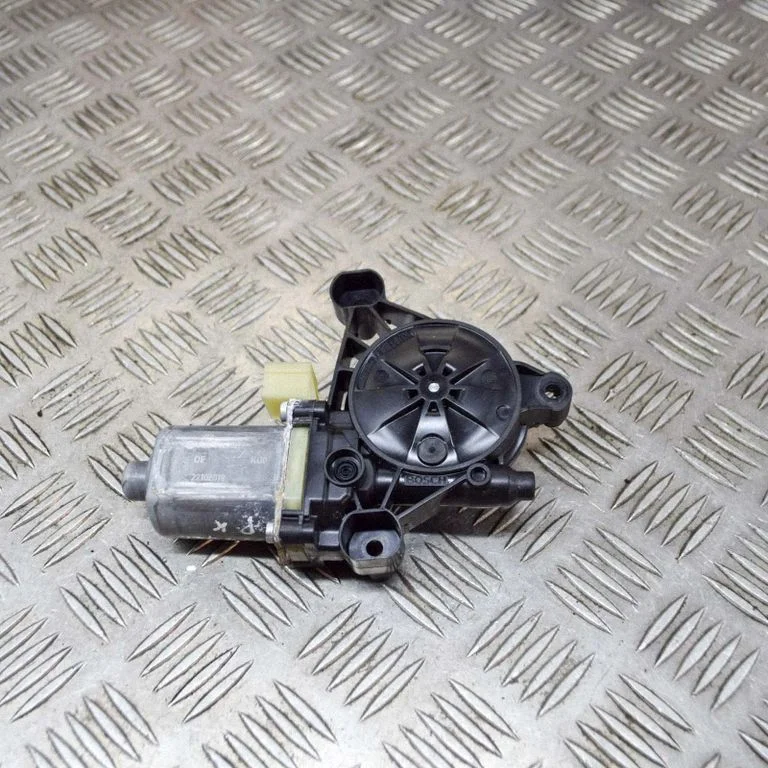 Front door window regulator motor E850202102 – Audi RS Q8 (2019-)