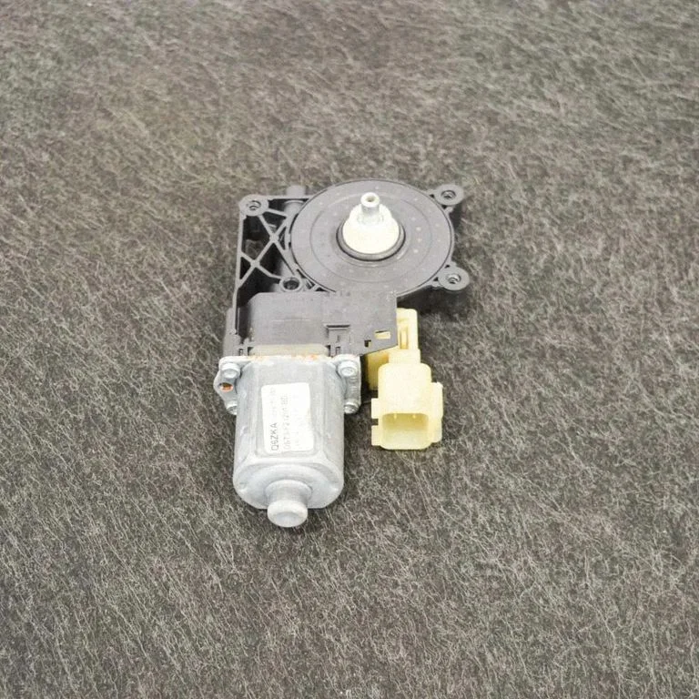 Priekšējā loga pacēlāja motoriņš DS73F23201BD