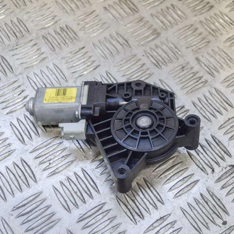 Priekšējā loga pacēlāja motoriņš WR18004