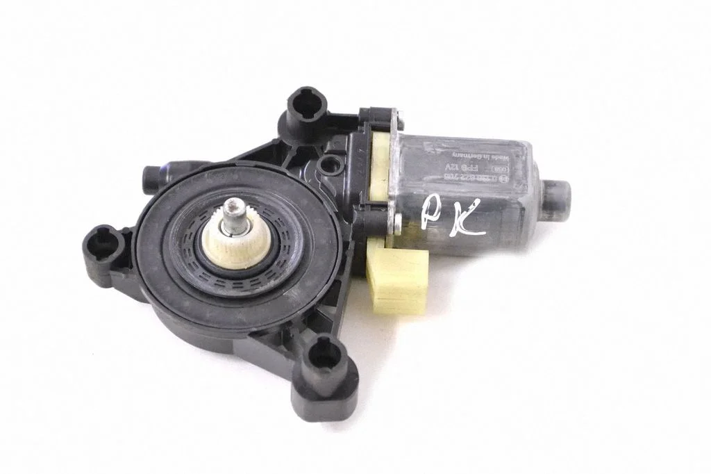 Priekšējā loga pacēlāja motoriņš 8W0959801