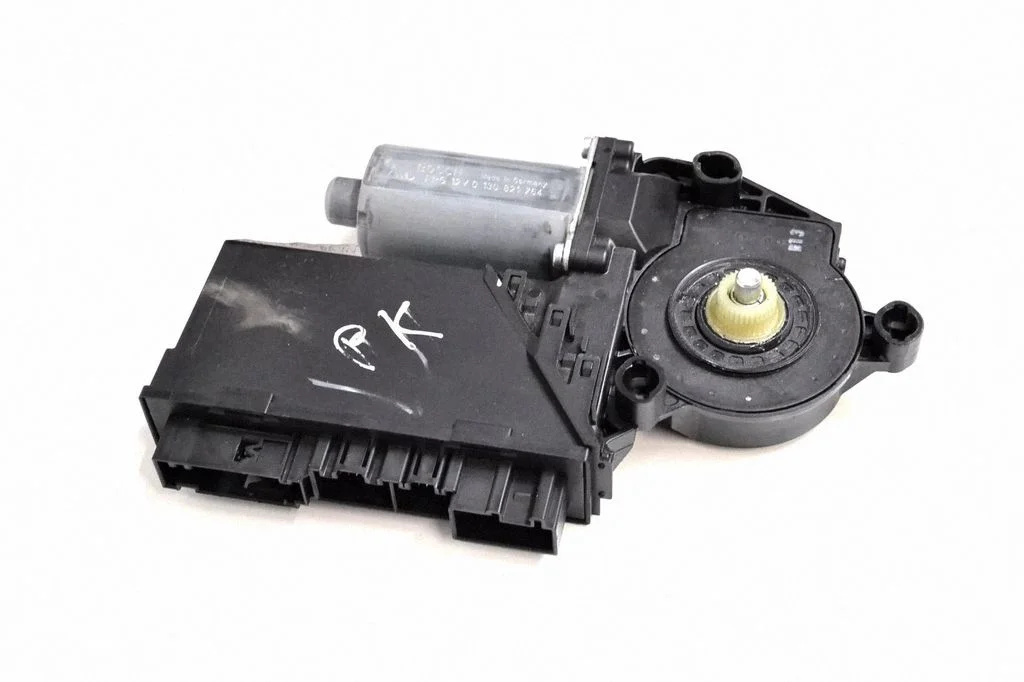 Priekšējā loga pacēlāja motoriņš 3D2959792E