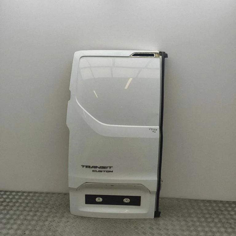 Aizmugurējās durvis PBK21V40011AD