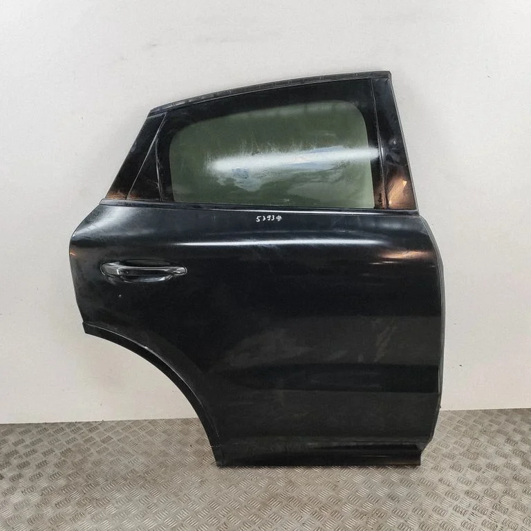 Rear door 9Y3833052Y