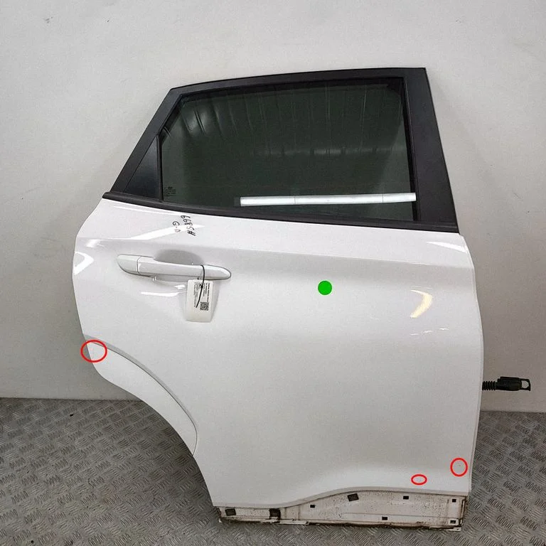 Aizmugurējās durvis 77004J9000