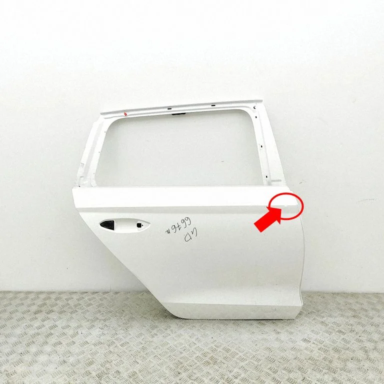 Aizmugurējās durvis 5E7833052C