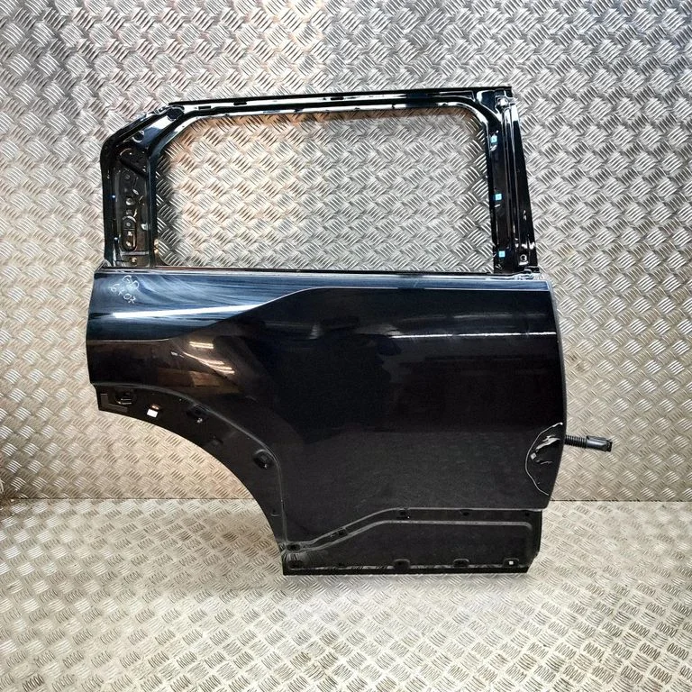 Rear door 77004EV000