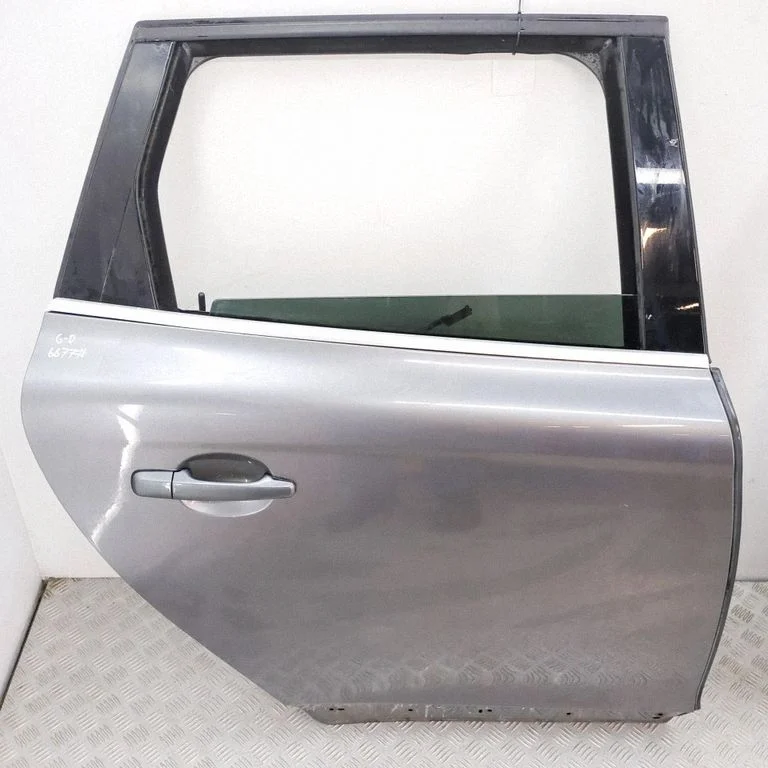 Aizmugurējās durvis 3374940